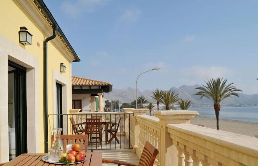 Galeon Suites — Hotel building in Pollenca, Balearic Islands