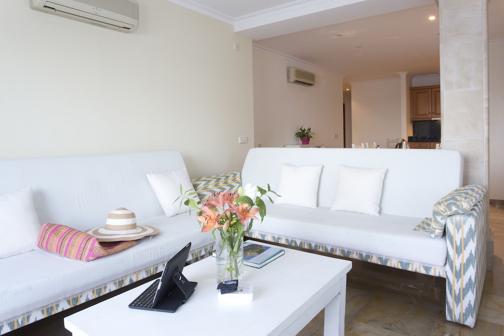 Galeon Suites — Hotel rooms in Pollenca, Balearic Islands