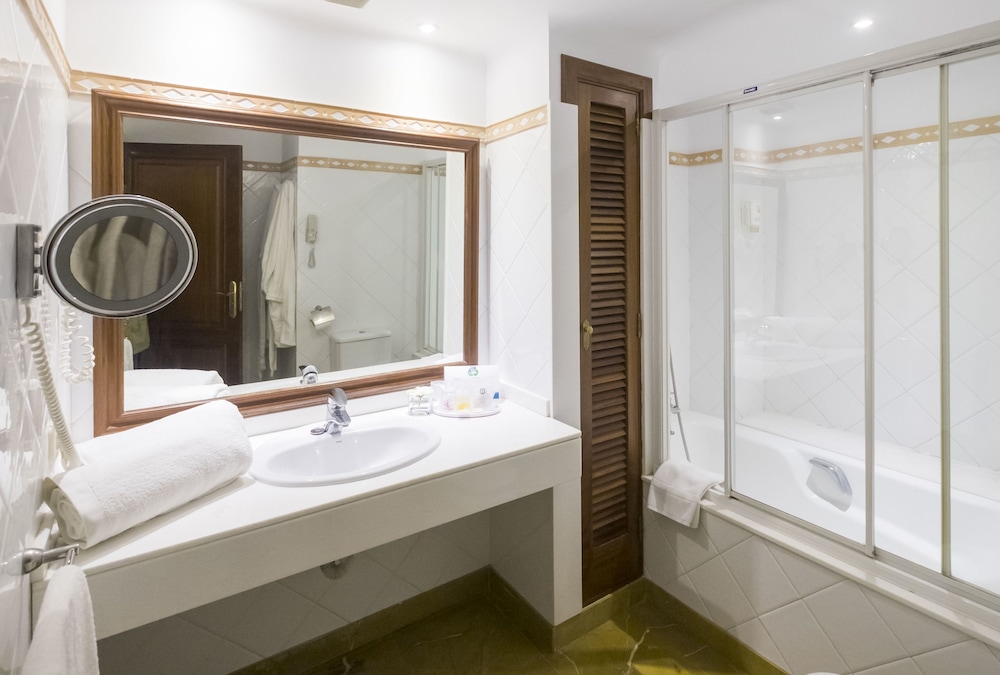 Galeon Suites — Hotel rooms in Pollenca, Balearic Islands