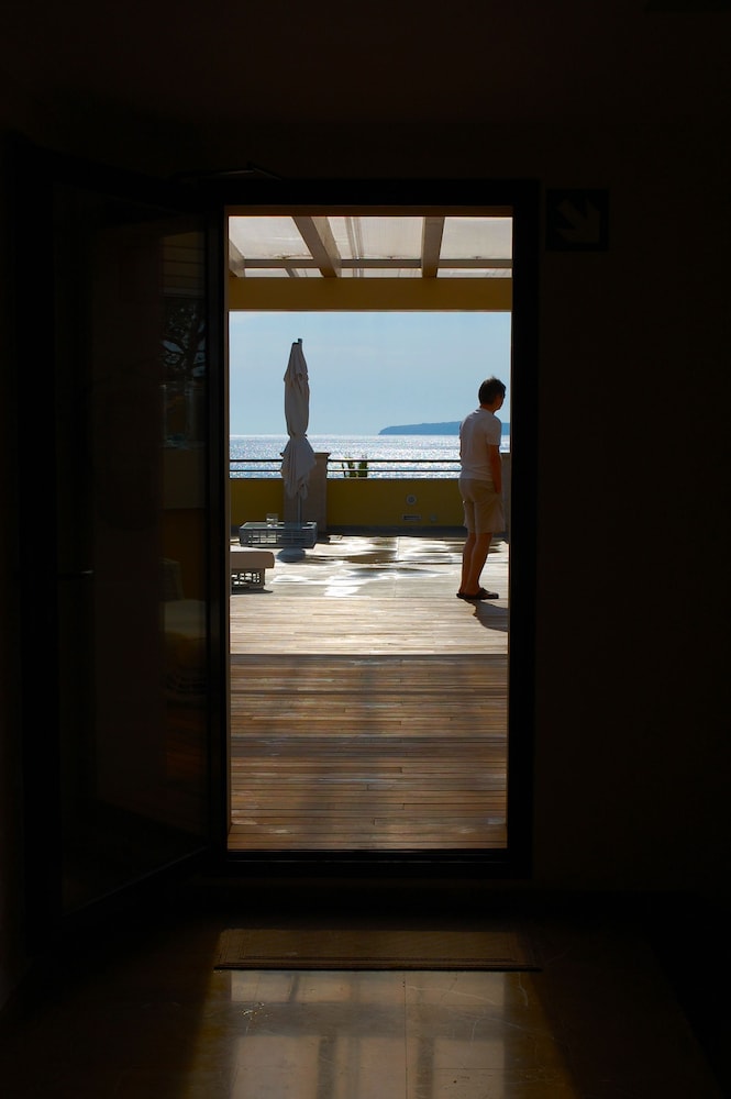 Galeon Suites — Hotel building in Pollenca, Balearic Islands