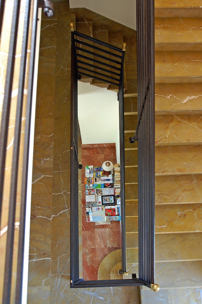 Galeon Suites — Hotel building in Pollenca, Balearic Islands