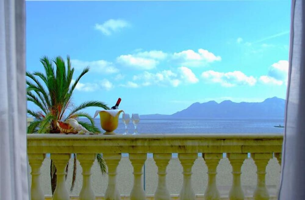 Galeon Suites — Hotel rooms in Pollenca, Balearic Islands