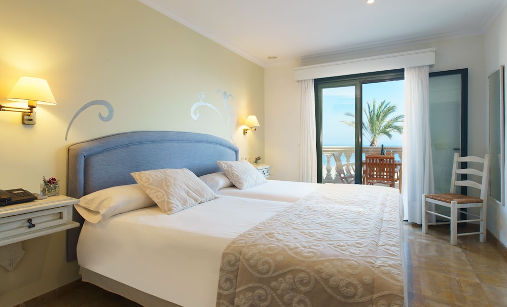 Galeon Suites — Hotel rooms in Pollenca, Balearic Islands