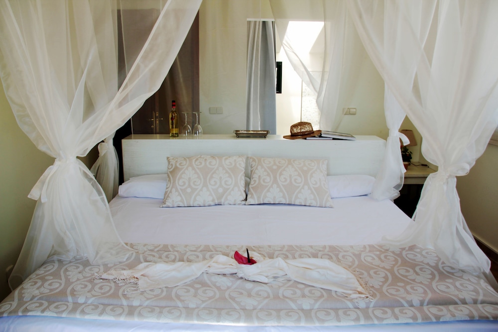 Galeon Suites — Hotel rooms in Pollenca, Balearic Islands