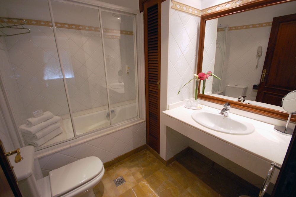 Galeon Suites — Hotel rooms in Pollenca, Balearic Islands