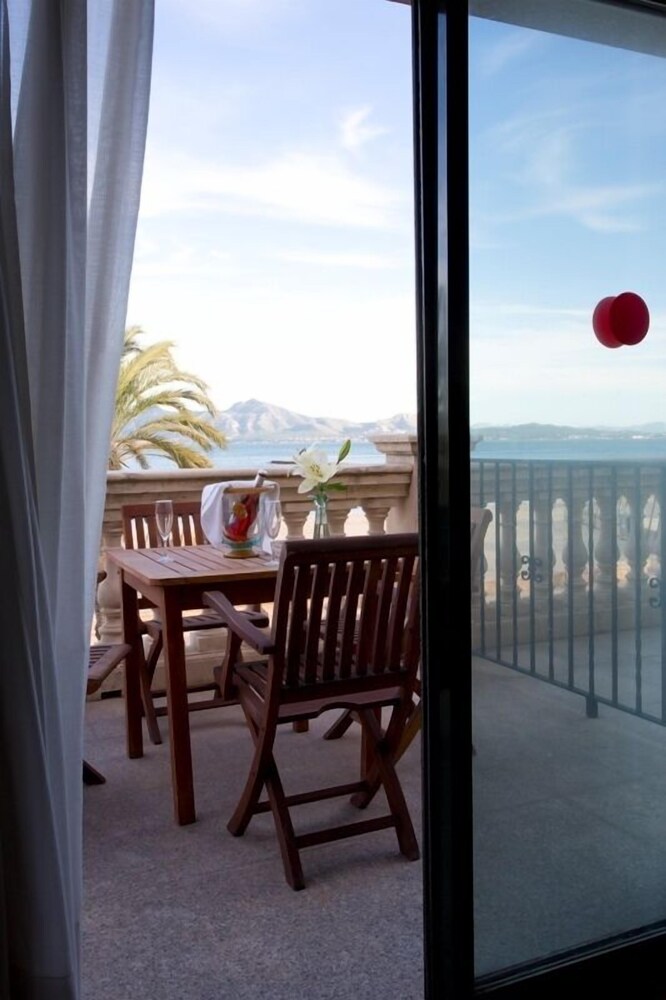 Galeon Suites — Hotel rooms in Pollenca, Balearic Islands