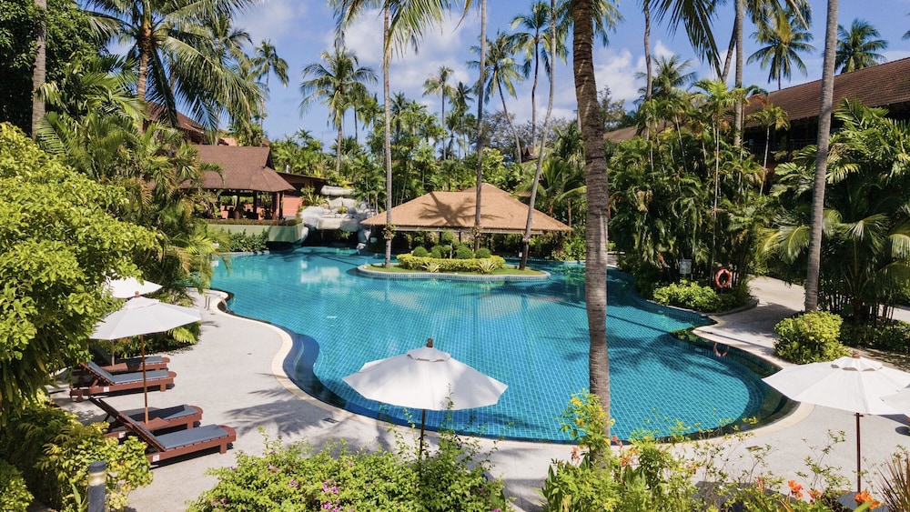 Courtyard by Marriott Phuket, Patong Beach Resort — Swimming pool in Patong Beach, Phuket Province