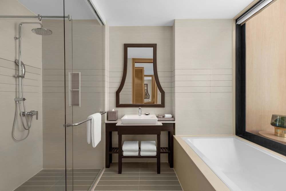 Courtyard by Marriott Phuket, Patong Beach Resort — Hotel rooms in Patong Beach, Phuket Province