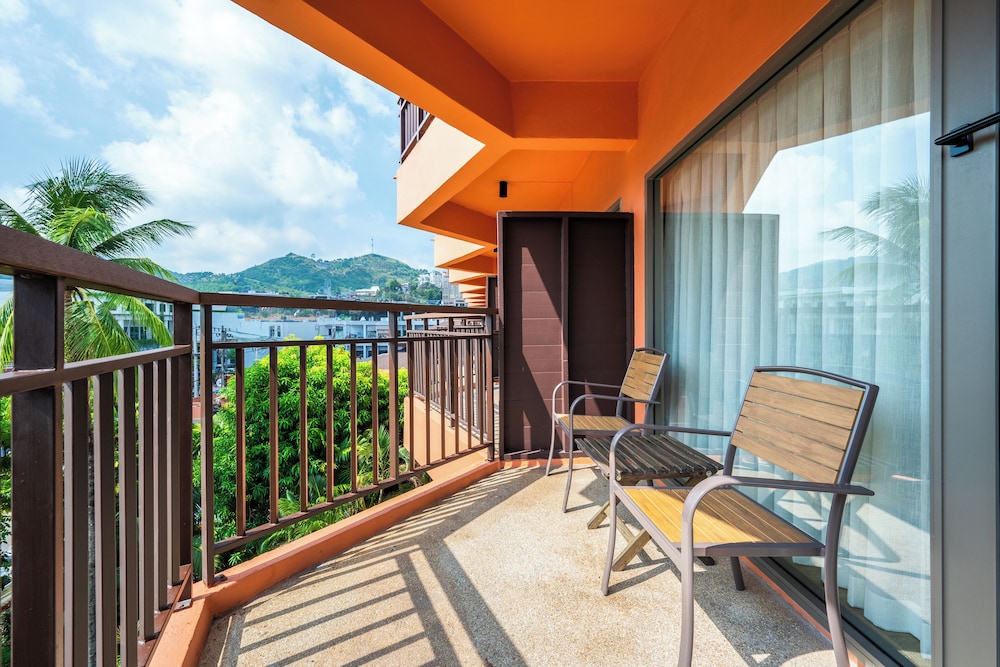 Courtyard by Marriott Phuket, Patong Beach Resort — Hotel rooms in Patong Beach, Phuket Province