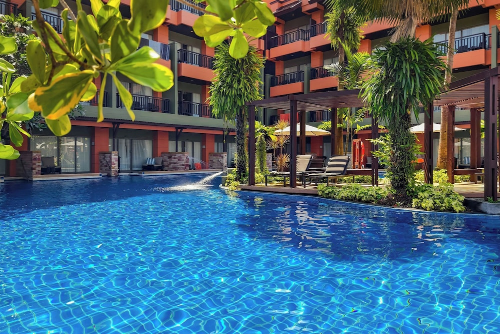 Courtyard by Marriott Phuket, Patong Beach Resort — Swimming pool in Patong Beach, Phuket Province