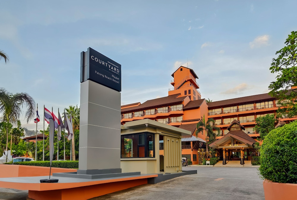 Courtyard by Marriott Phuket, Patong Beach Resort — Hotel building in Patong Beach, Phuket Province