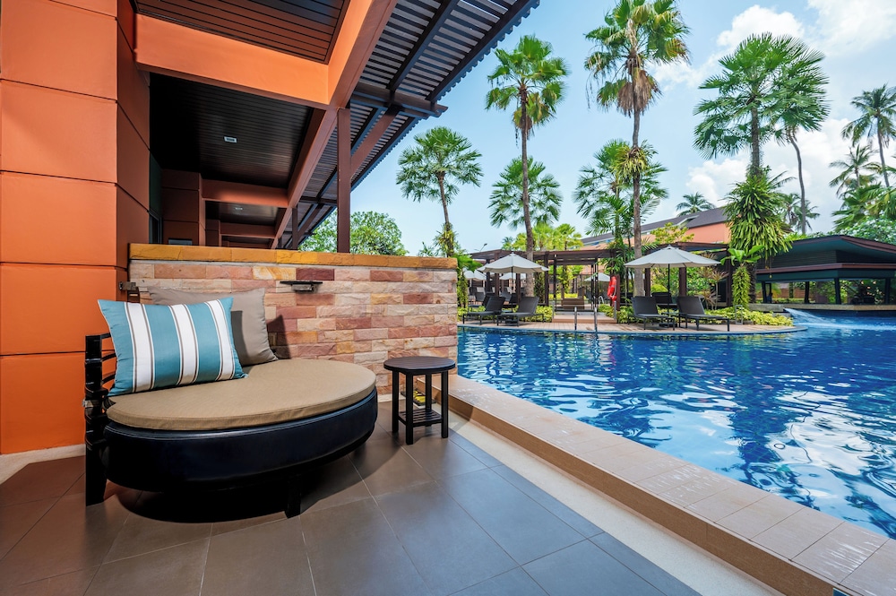 Courtyard by Marriott Phuket, Patong Beach Resort — Swimming pool in Patong Beach, Phuket Province