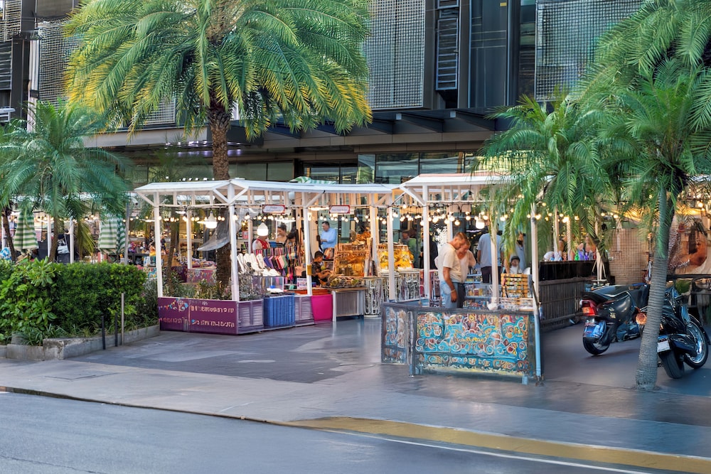 Courtyard by Marriott Phuket, Patong Beach Resort — Restaurant & bars in Patong Beach, Phuket Province