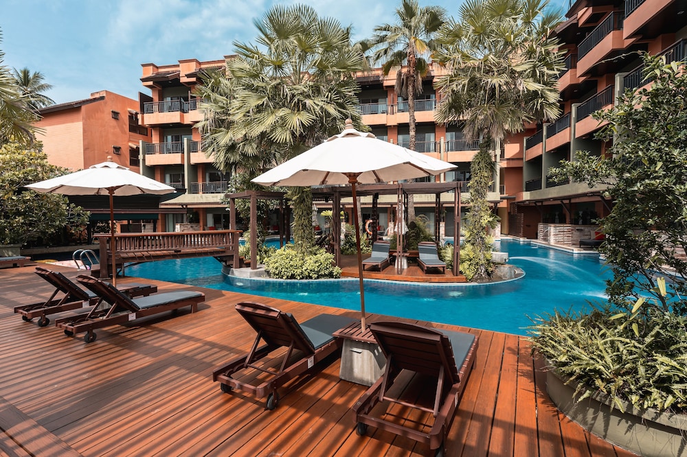 Courtyard by Marriott Phuket, Patong Beach Resort — Swimming pool in Patong Beach, Phuket Province