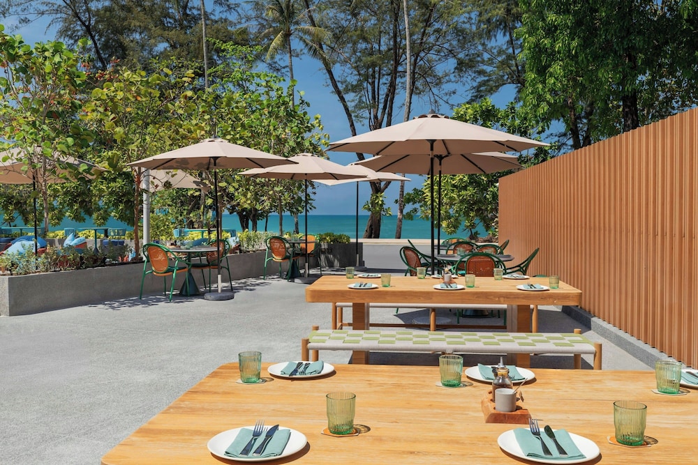 Courtyard by Marriott Phuket, Patong Beach Resort — Restaurant & bars in Patong Beach, Phuket Province