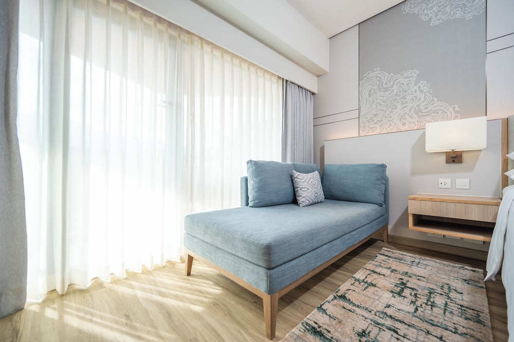 Courtyard by Marriott Phuket, Patong Beach Resort — Hotel rooms in Patong Beach, Phuket Province