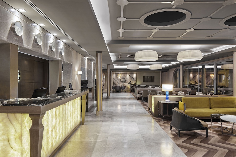 TITANIC Comfort Berlin Mitte — Restaurant & bars in Berlin, Berlin