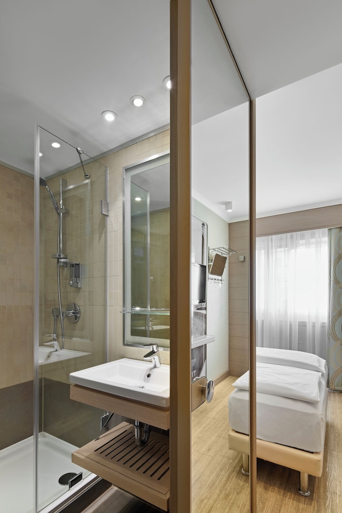 TITANIC Comfort Berlin Mitte — Hotel rooms in Berlin, Berlin