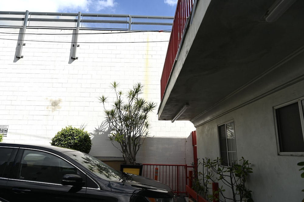 Hollywood Stars Inn - In Los Angeles (Hollywood) — Hotel building in Los Angeles, California
