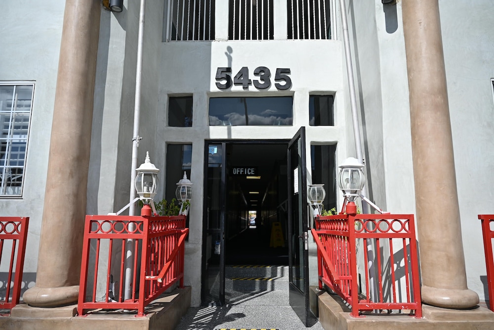 Hollywood Stars Inn - In Los Angeles (Hollywood) — Hotel building in Los Angeles, California