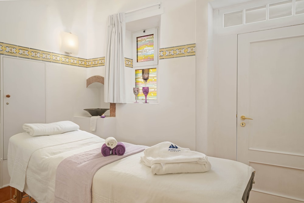Albatroz Beach & Yacht Club — Spa in Santa Cruz, Madeira