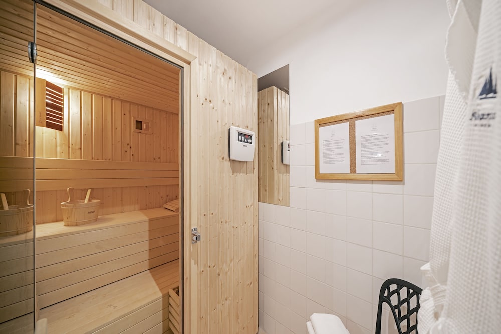 Albatroz Beach & Yacht Club — Spa in Santa Cruz, Madeira
