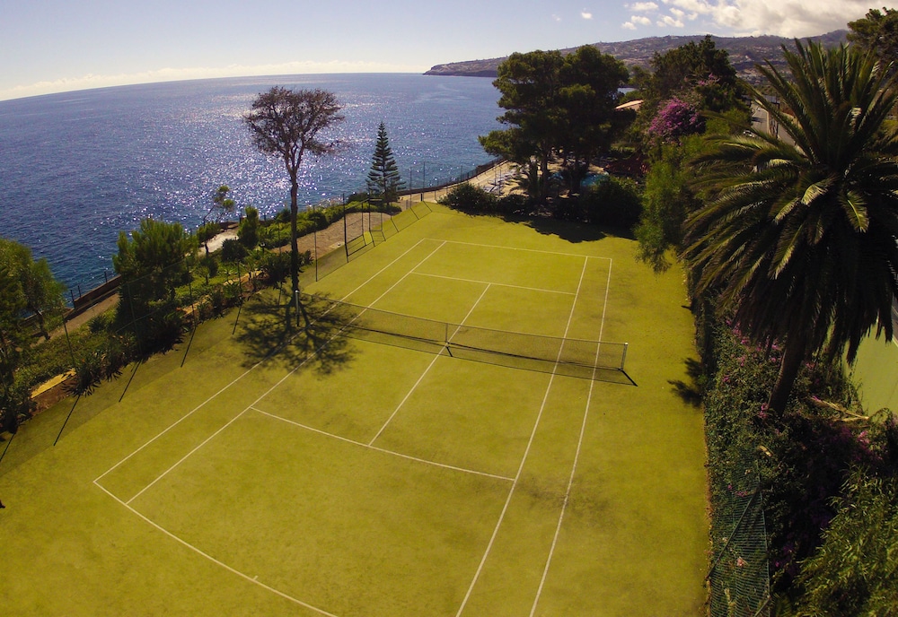 Albatroz Beach & Yacht Club — Sports & recreation in Santa Cruz, Madeira