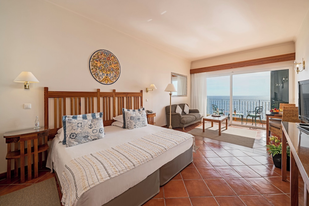 Albatroz Beach & Yacht Club — Santa Cruz, Madeira