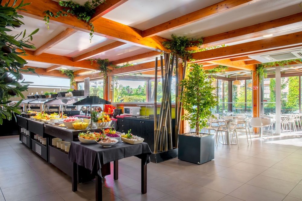 RR Club  Amarilis — Restaurant & bars in Portimão, Faro