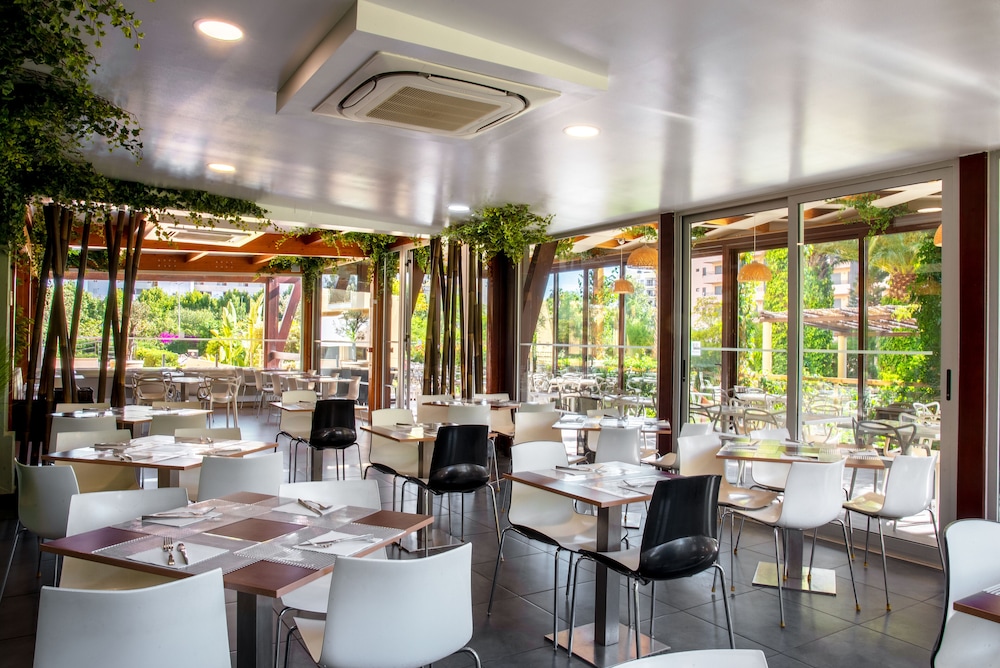 RR Club  Amarilis — Restaurant & bars in Portimão, Faro