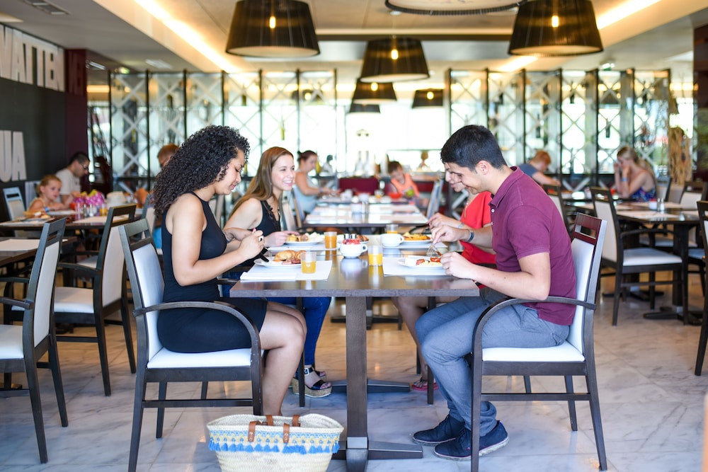 Aquashow Park Hotel — Restaurant in Quarteira, Faro