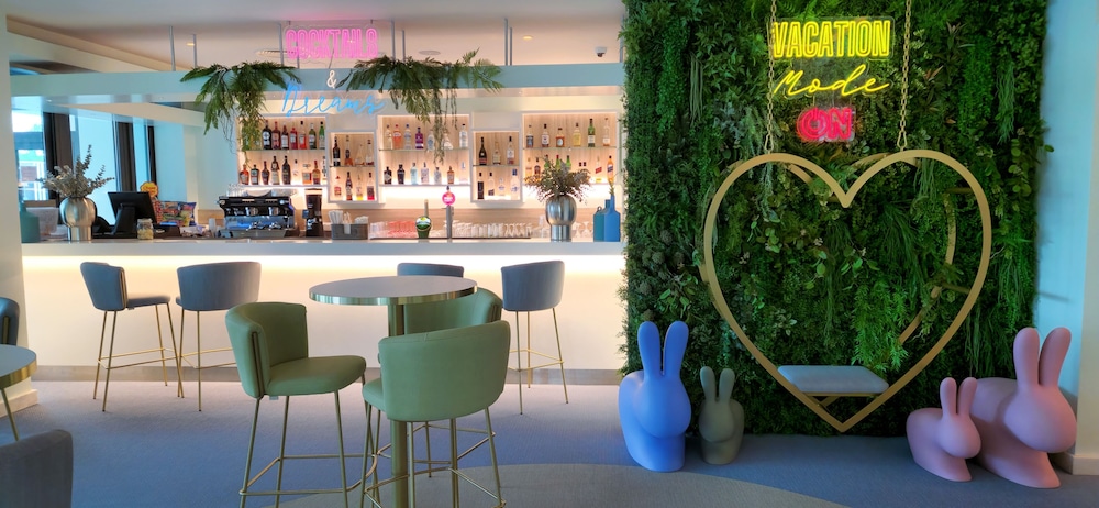 Aquashow Park Hotel — Restaurant in Quarteira, Faro