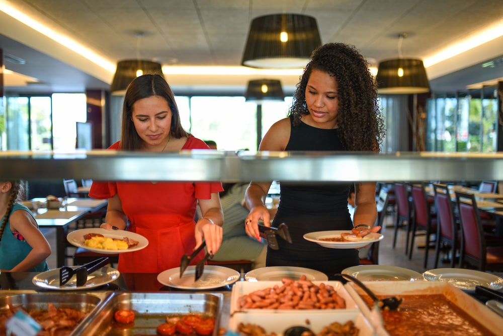 Aquashow Park Hotel — Restaurant in Quarteira, Faro