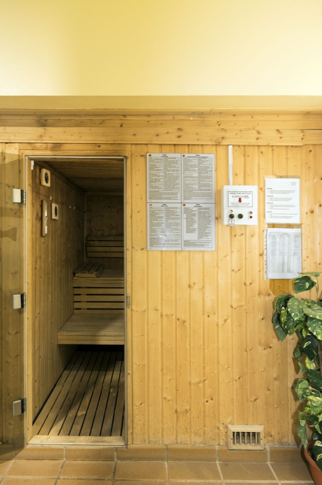 Village Cabo Girao — Spa in Estreito De Câmara, Madeira