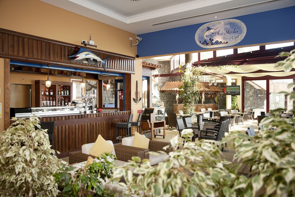 Village Cabo Girao — Restaurant & bars in Estreito De Câmara, Madeira