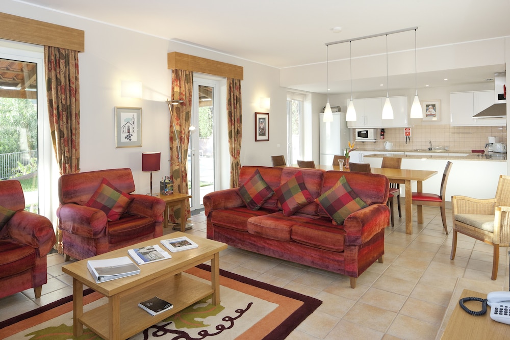 Village Cabo Girao — Hotel rooms in Estreito De Câmara, Madeira