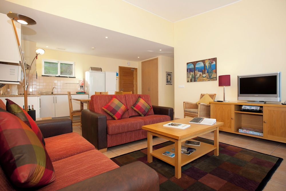 Village Cabo Girao — Hotel rooms in Estreito De Câmara, Madeira