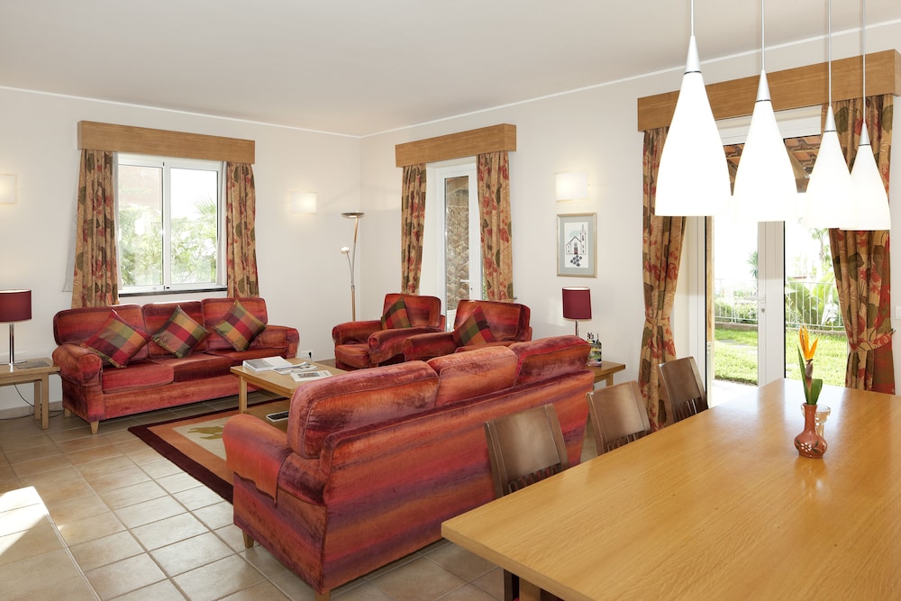 Village Cabo Girao — Hotel rooms in Estreito De Câmara, Madeira