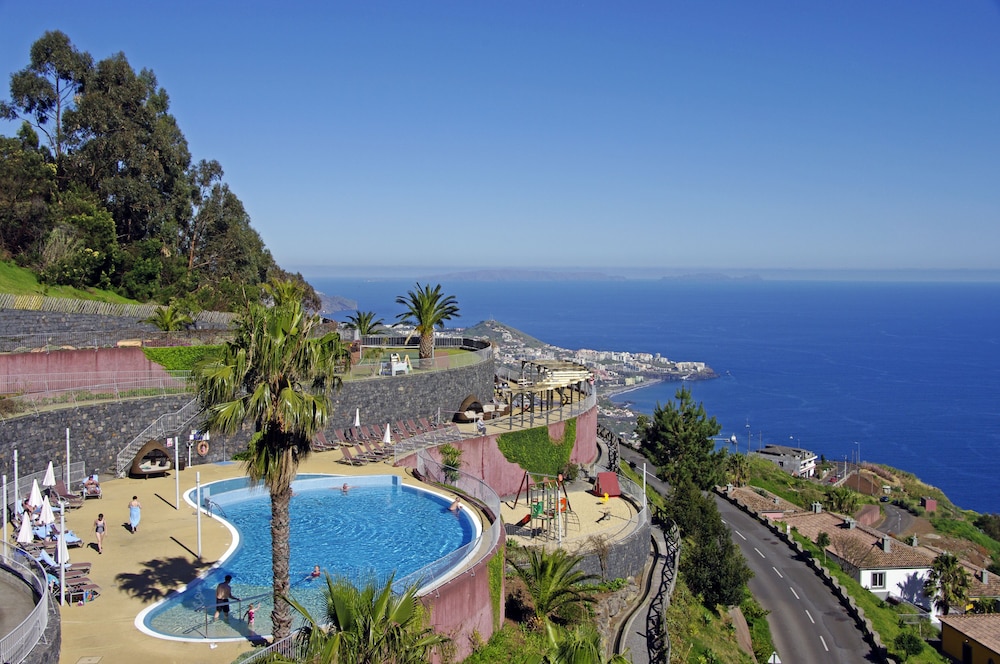 Village Cabo Girao — Swimming pool in Estreito De Câmara, Madeira