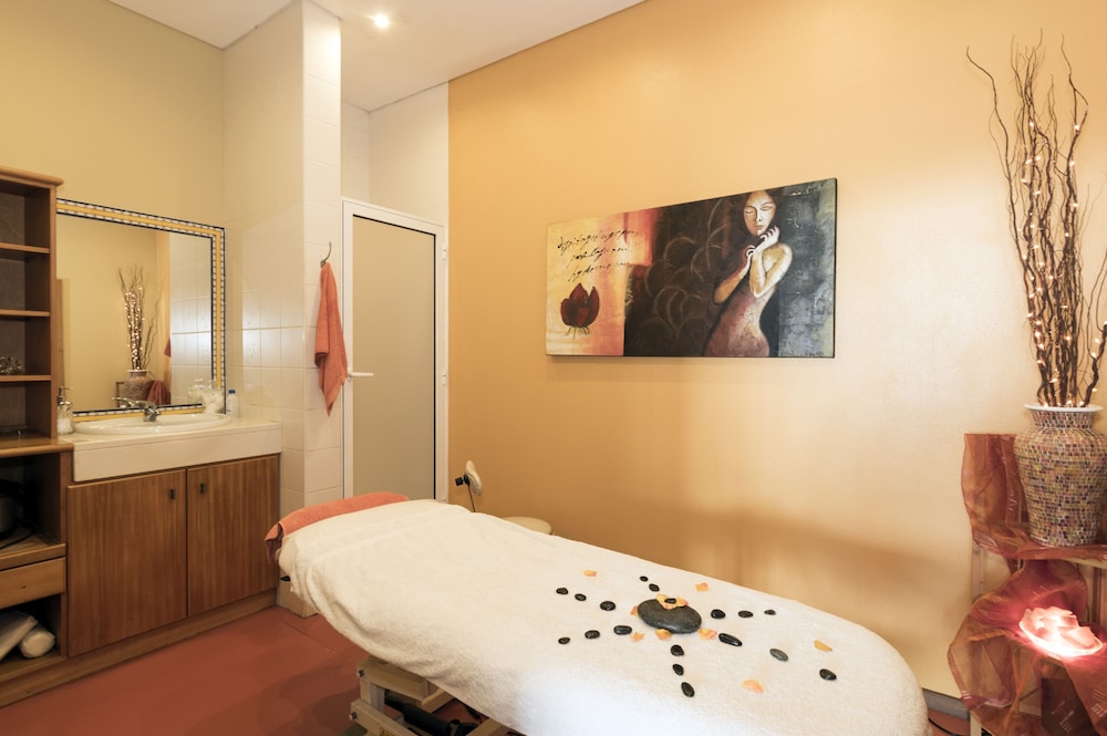 Village Cabo Girao — Spa in Estreito De Câmara, Madeira