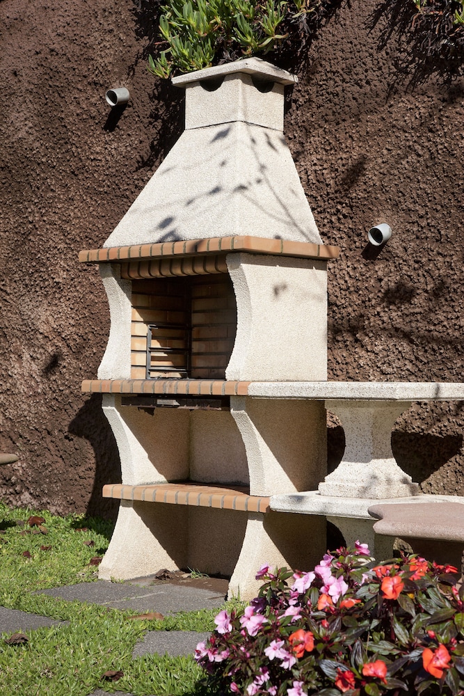 Village Cabo Girao — Restaurant & bars in Estreito De Câmara, Madeira