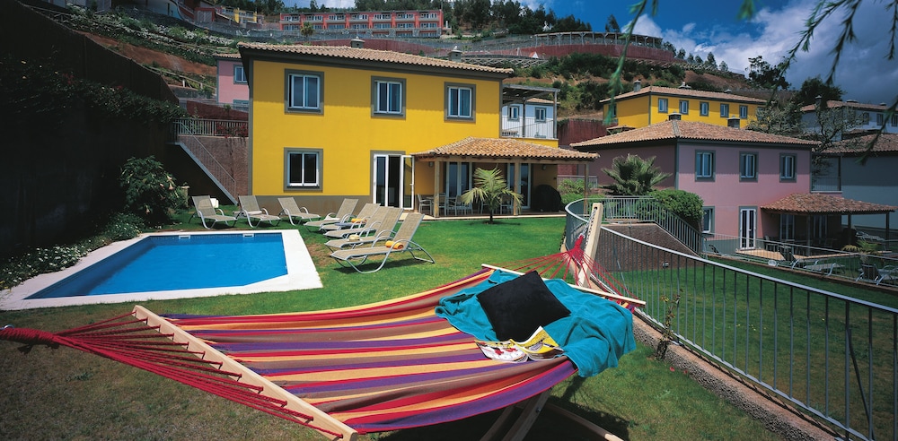 Village Cabo Girao — Swimming pool in Estreito De Câmara, Madeira
