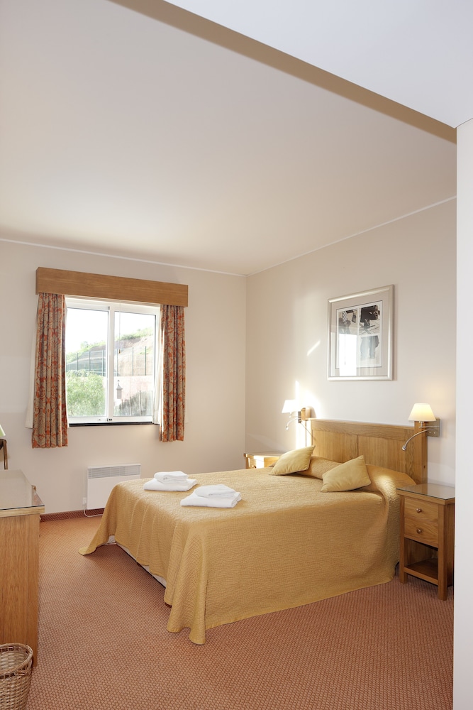 Village Cabo Girao — Hotel rooms in Estreito De Câmara, Madeira
