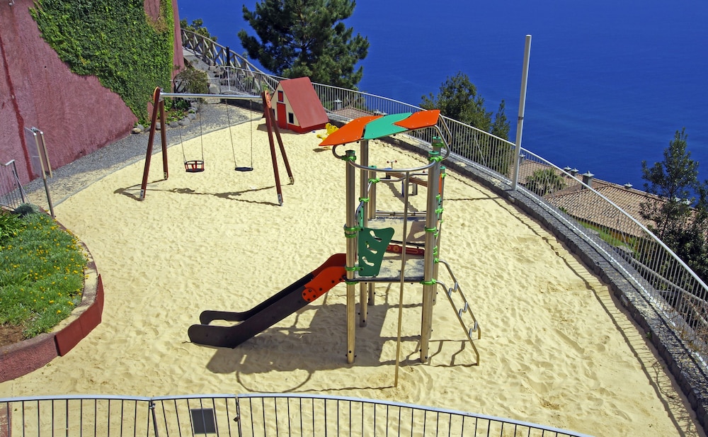 Village Cabo Girao — Attractions for children in Estreito De Câmara, Madeira