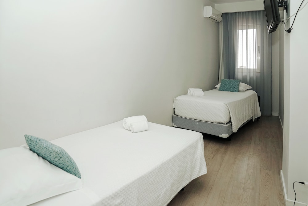 Carvi Beach Hotel — Hotel rooms in Lagos, Faro