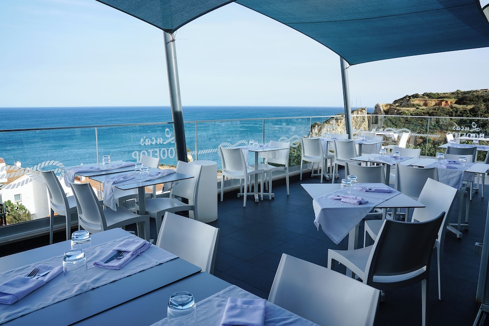 Carvi Beach Hotel — Restaurant & bars in Lagos, Faro