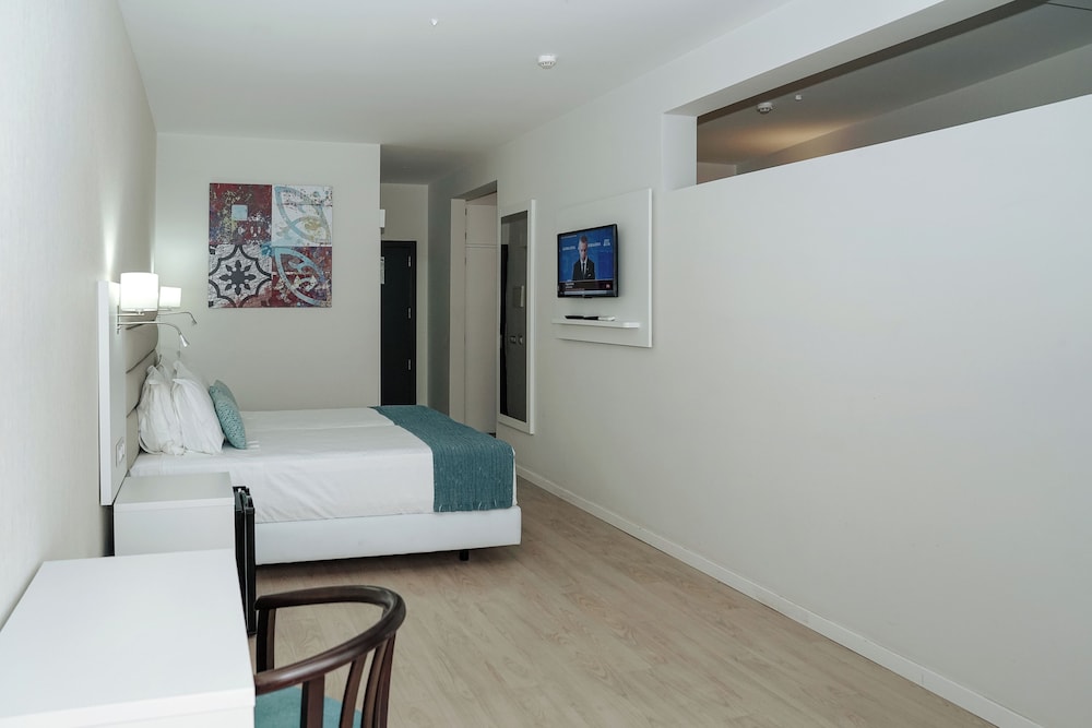 Carvi Beach Hotel — Hotel rooms in Lagos, Faro