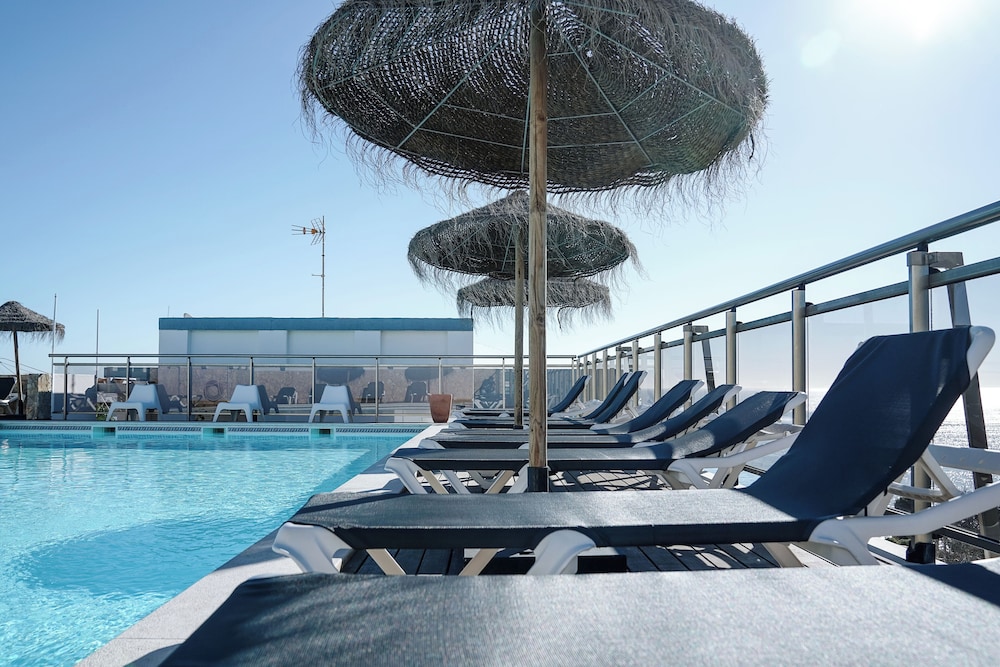 Carvi Beach Hotel — Swimming pool in Lagos, Faro