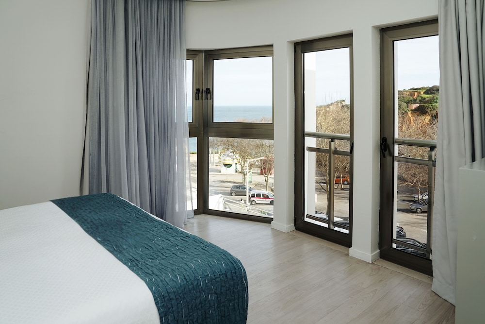 Carvi Beach Hotel — Hotel rooms in Lagos, Faro