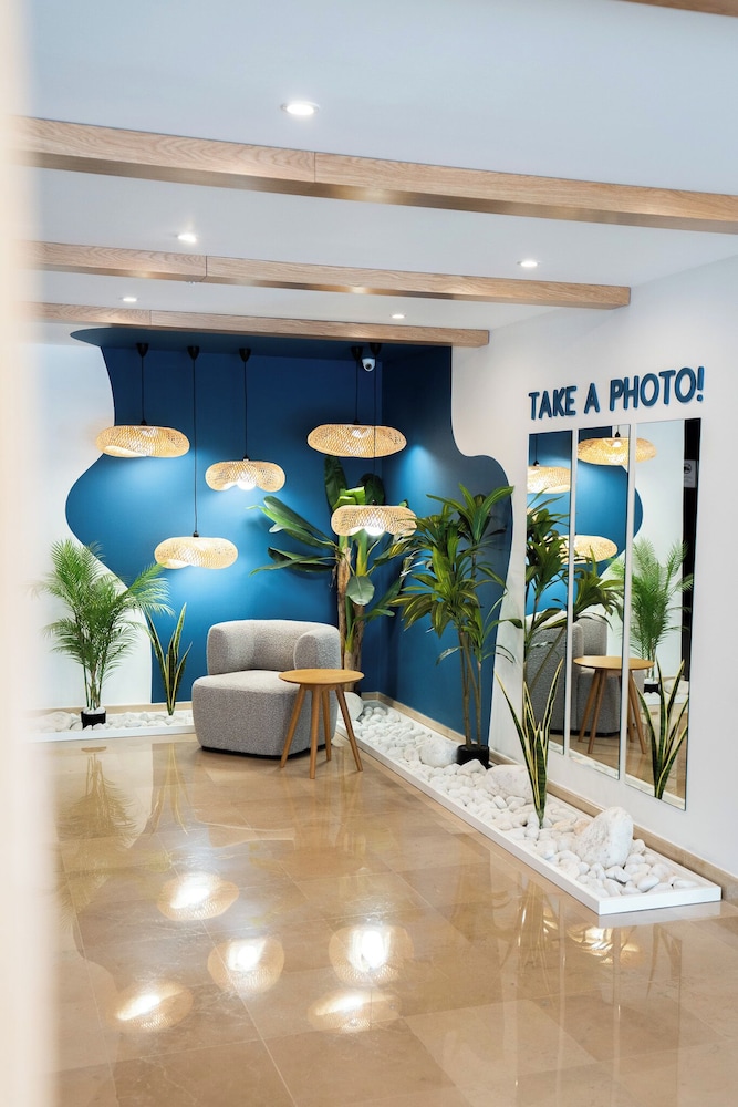 Carvi Beach Hotel — Hotel building in Lagos, Faro